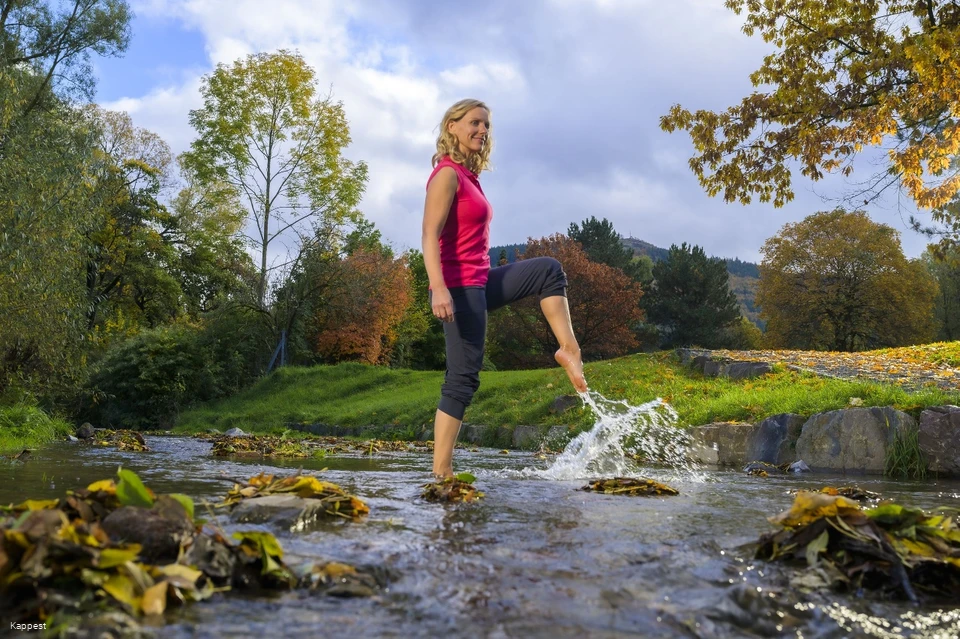 Kneipp AktivWeg Sprung über das Wasser