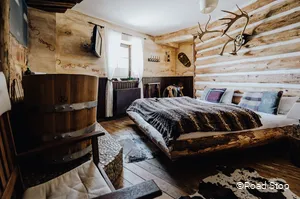 Themenzimmer "Jim Beam Log Cabin" im Road Stop Dortmund