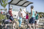 Reisegruppe plant Tour mit dem Fahrrad über den RuhrtalRadweg
