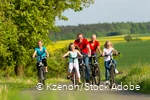 Radfahrende Familie