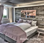 Schlafzimmer einer Ferienwohnung im Hotel Nuhnetal in Winterberg