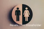 Toilettenzeichen an einer Wand