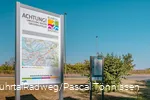 Infoschild mit Umleitungshinweis an der Emmericher Straße in Duisburg zum vorübergehenden Endpunkt des RuhrtalRadwegs