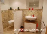 Badezimmer im Familienzimmer der Pension Waldsauna in Arnsberg