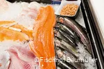 Fischauslage des Fischhofs Baumüller in Wickede (Ruhr)